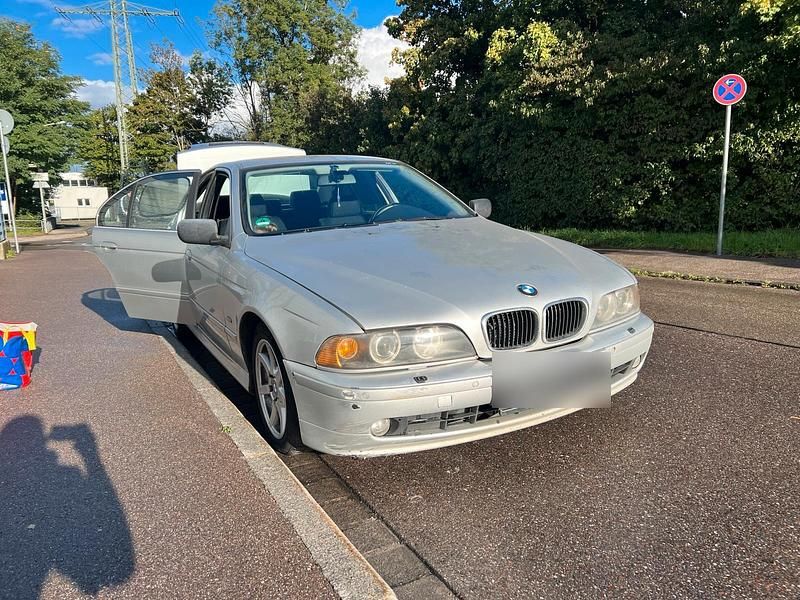 Silber Gebraucht 2002 BMW 525 Limousine | 1.800 € (Guter Preis) - Bild 1/4