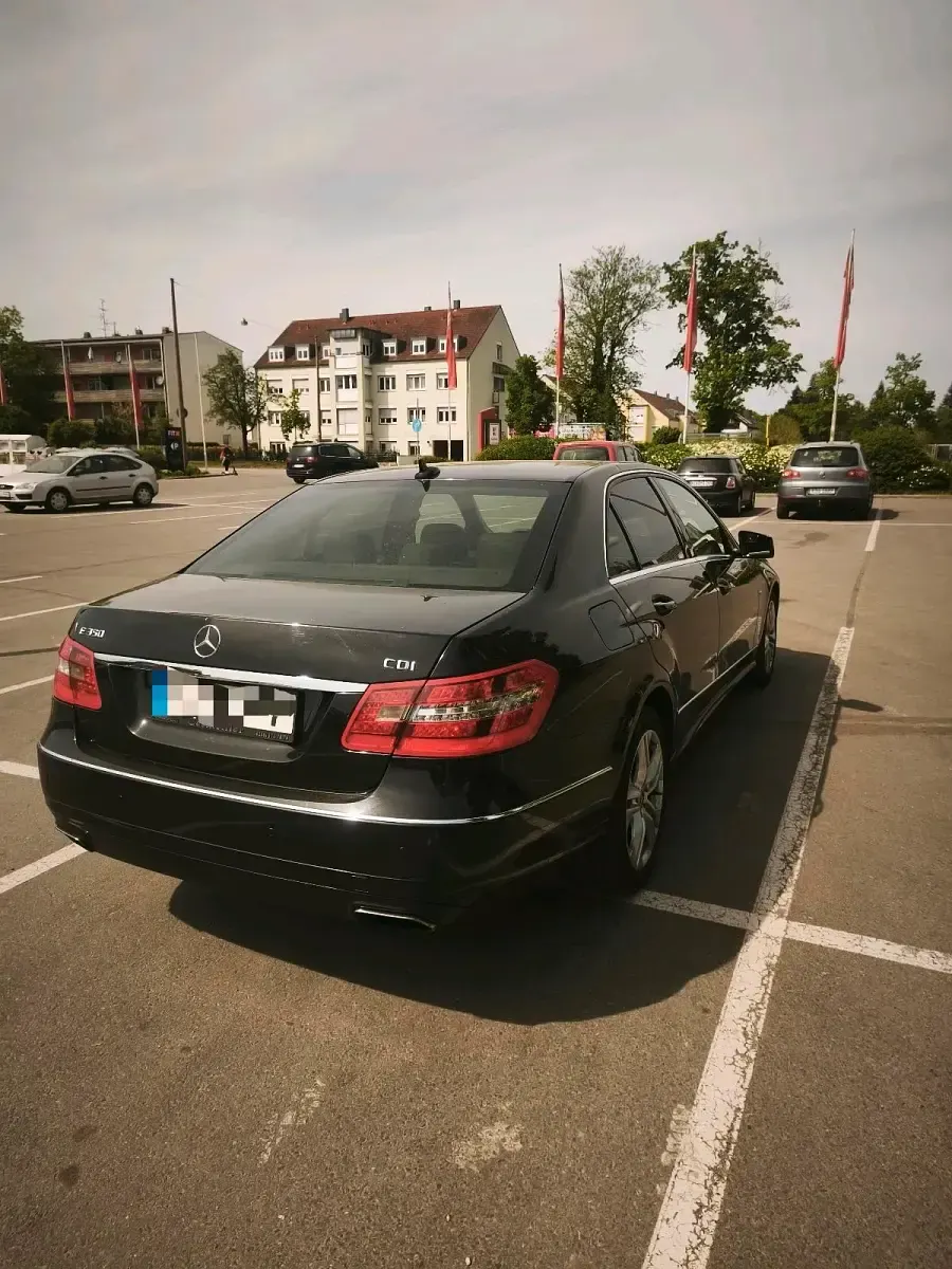 Gebraucht Mercedes E350 Avantgarde 265 PS (194 kW) 2011 Schwarz Limousine
