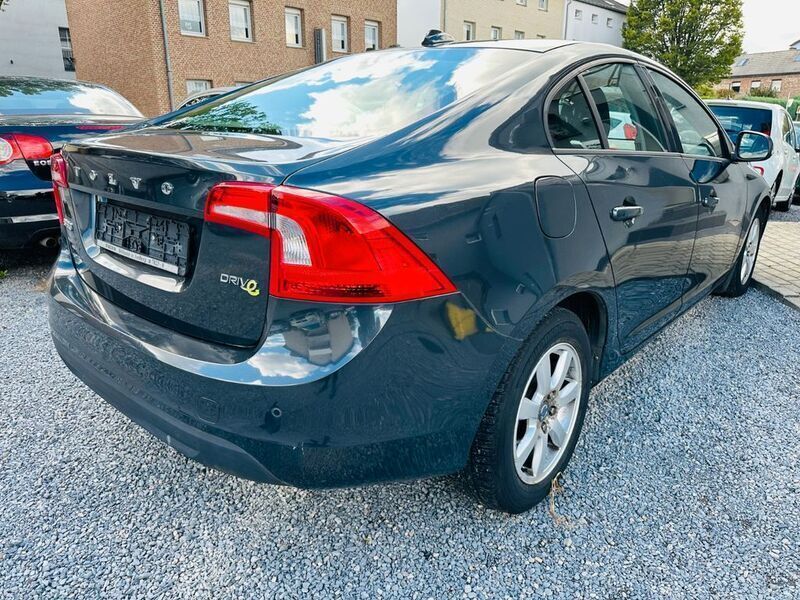 Gebraucht Volvo S60 Kinetic 114 PS (83 kW) 2012 Grau Limousine