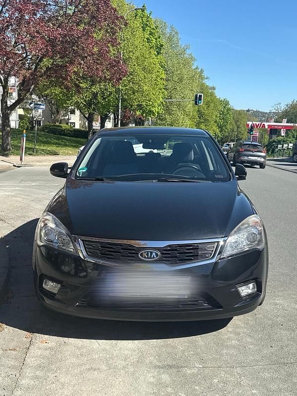Gebraucht Kia Ceed 109 PS (80 kW) 2009 Schwarz Kleinwagen
