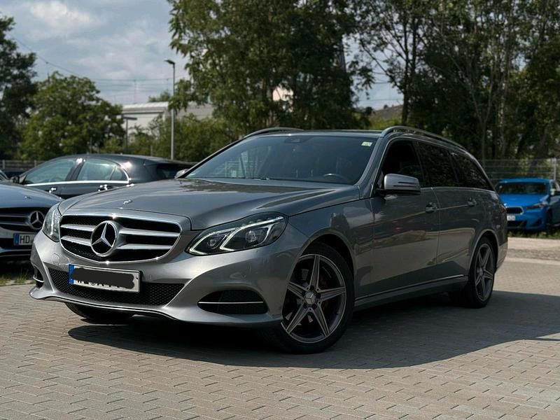 Grau Gebraucht 2014 Mercedes E250 Avantgarde Kombi | 15.600 € (Teuer) - Bild 1/4