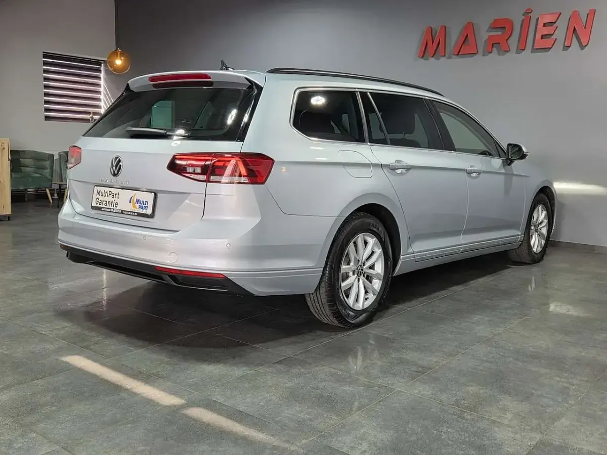 Usata VW Passat 150 CV (110 kW) 2023 Argento Station wagon