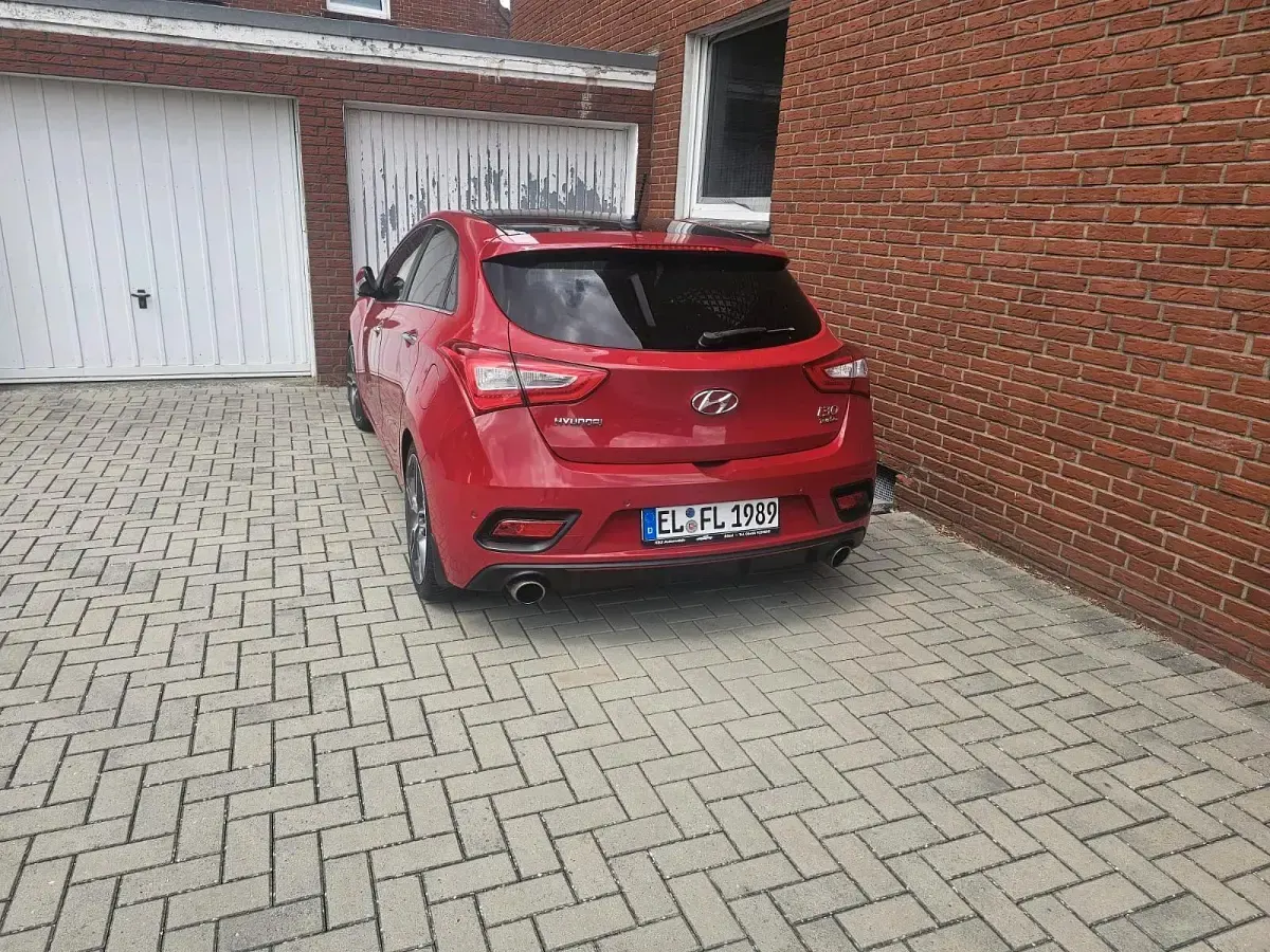 Gebraucht Hyundai i30 Sport 184 PS (135 kW) 2015 Rot Limousine