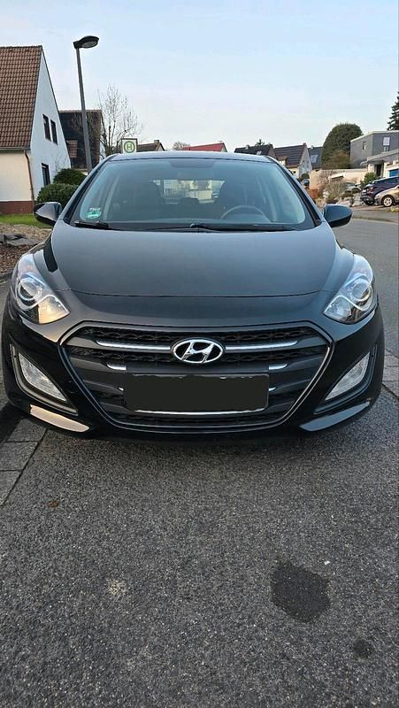 Gebraucht Hyundai i30 100 PS (73 kW) 2017 Schwarz Limousine