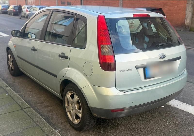 Gebraucht Ford Fiesta 60 PS (44 kW) 2004 Silber Kleinwagen