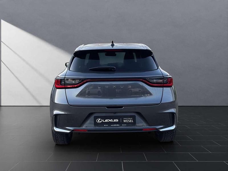 Gebraucht Lexus LBX 136 PS (100 kW) 2024 Grau SUV
