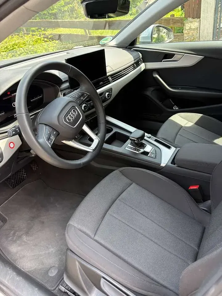 Gebraucht Audi A4 Ambiente 150 PS (110 kW) 2025 Silber Limousine