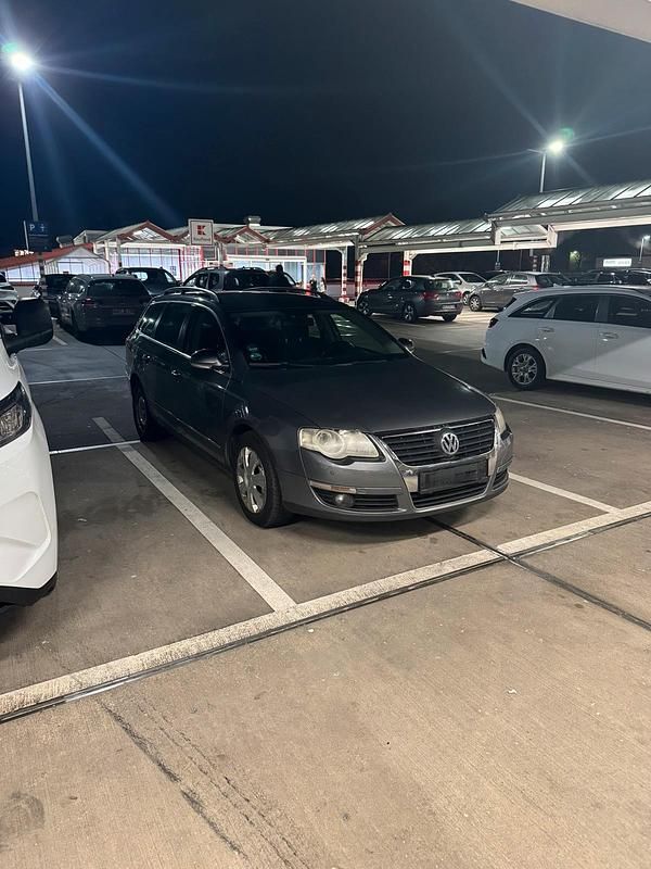 Grau Gebraucht 2005 VW Passat Kombi | 500 € (Superpreis) - Bild 1/2