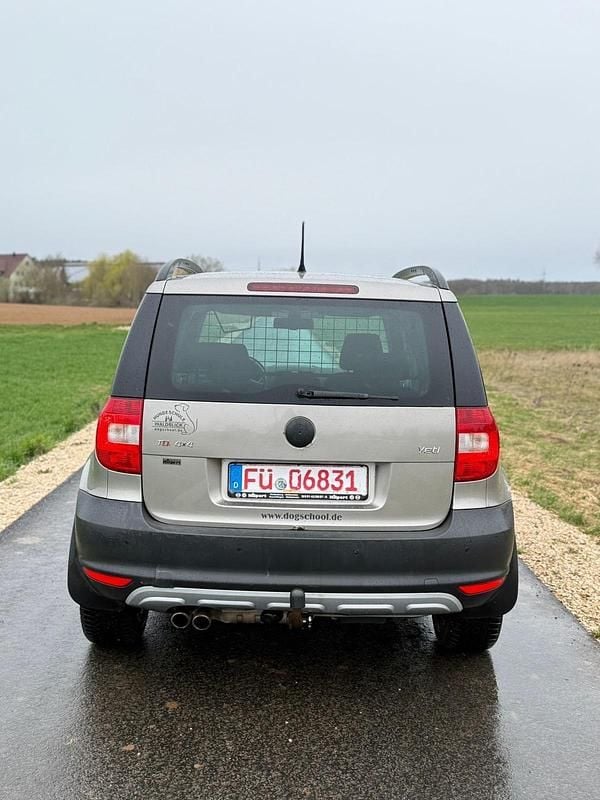 Gebraucht Skoda Yeti 170 PS (125 kW) 2011 Gold SUV