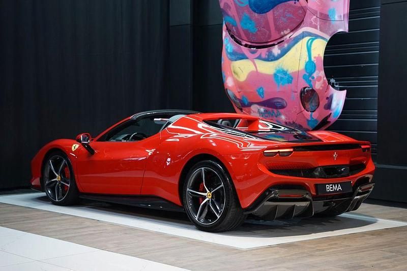 Gebraucht Ferrari 296 663 PS (487 kW) 2023 Rot Cabrio