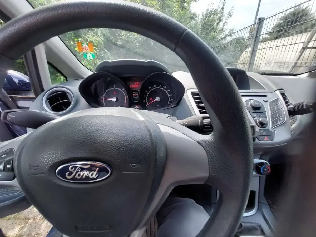 Gebraucht Ford Fiesta Trend 75 PS (55 kW) 2010 Blau Limousine