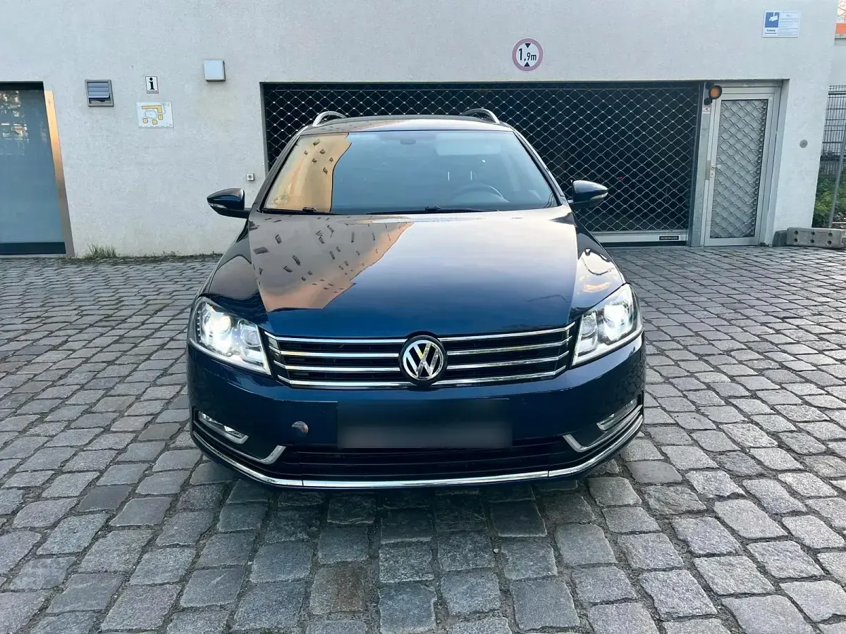 Gebraucht VW Passat 140 PS (102 kW) 2012 Blau Kombi