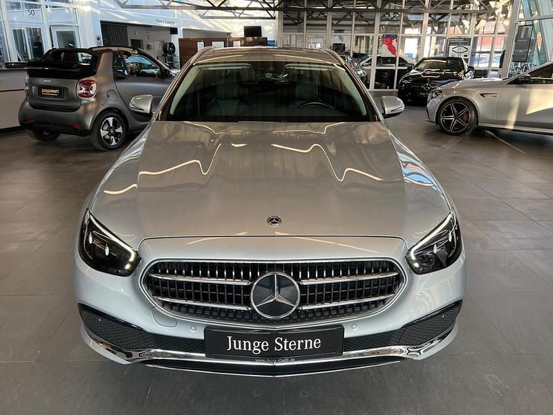 Gebraucht Mercedes E300 Avantgarde 306 PS (225 kW) 2022 Metalliclack hightechsilber Kombi