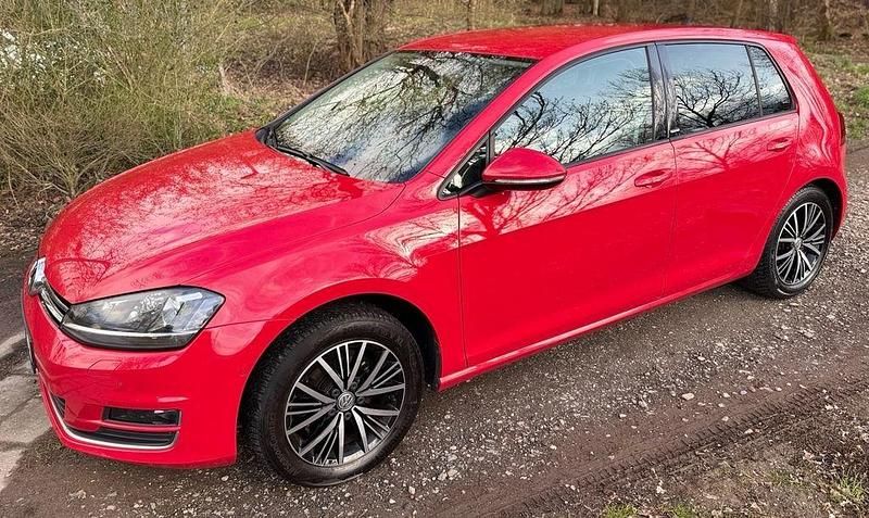 Gebraucht VW Golf VII Allstar 110 PS (80 kW) 2016 Rot Limousine