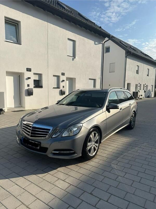 Grau Gebraucht 2011 Mercedes E220 Avantgarde Kombi | 10.300 € (Fairer Preis) - Bild 1/4