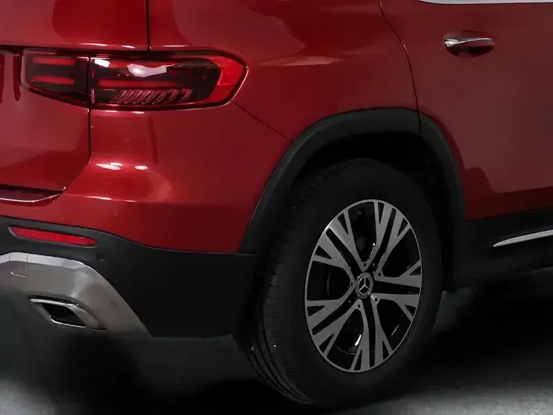Gebraucht Mercedes GLB220 190 PS (139 kW) 2025 Rot SUV