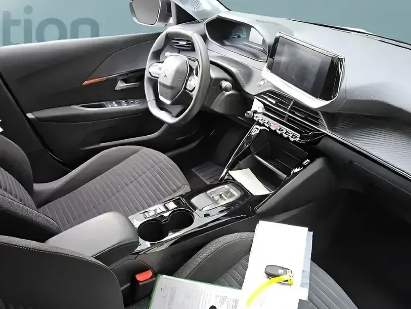 Gebraucht Peugeot e-208 Active 100 kW (136 PS) 2022 Weiß Kleinwagen