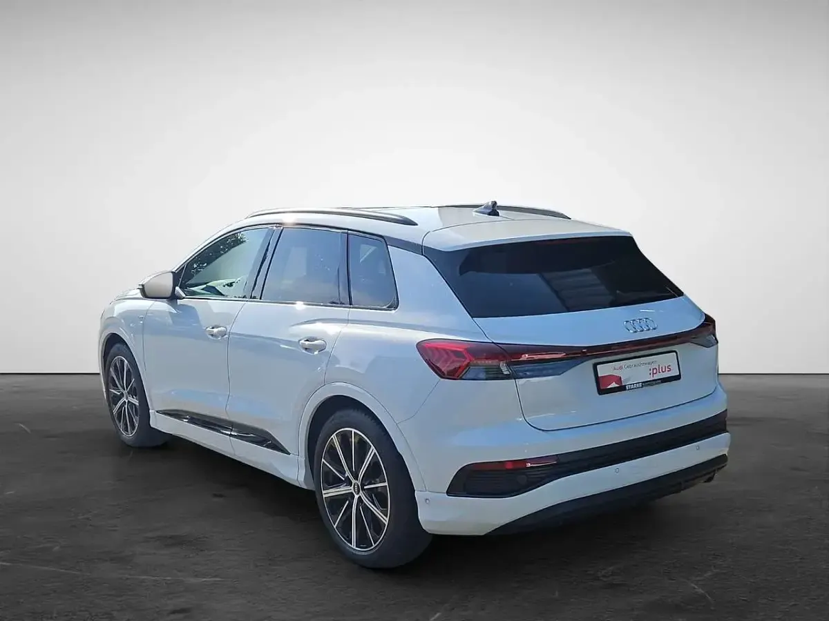 Gebraucht Audi Q4 e-tron S-Line 150 kW (204 PS) 2023 Gletscherweiß metallic SUV