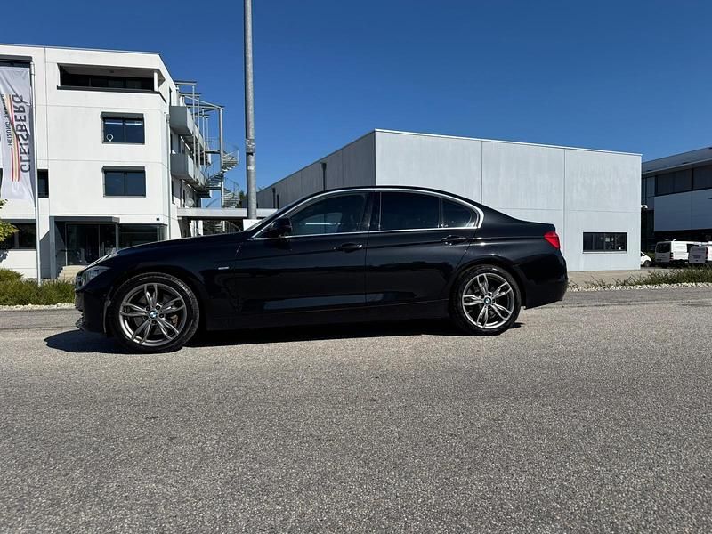 Schwarz Gebraucht 2013 BMW 335 Limousine | 12.200 € (Fairer Preis) - Bild 1/4
