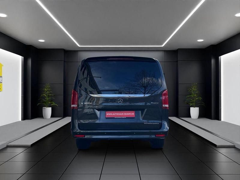 Gebraucht Mercedes V300 237 PS (174 kW) 2022 Grau Van / Kleinbus