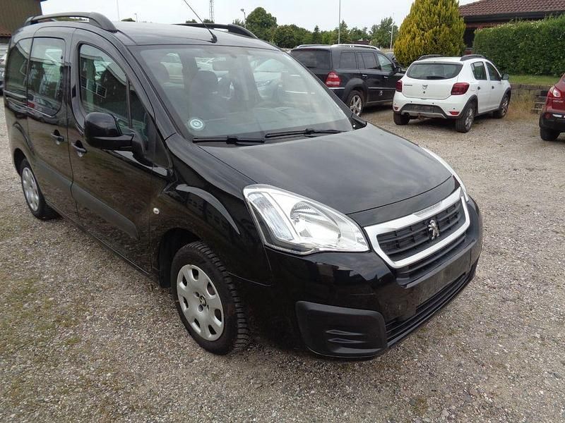 Gebraucht Peugeot Partner Tepee Active 98 PS (72 kW) 2016 Schwarz Van / Kleinbus
