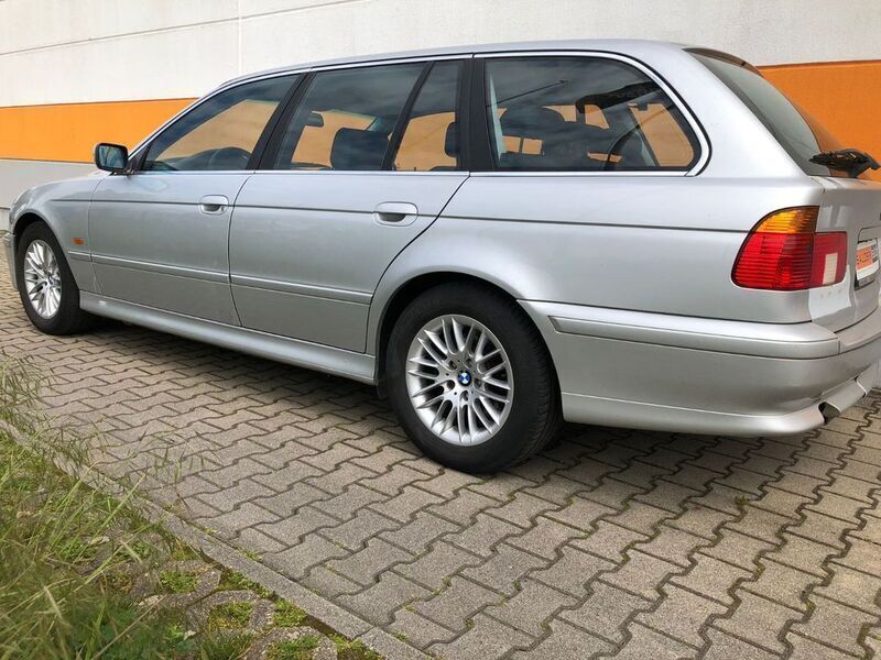 Gebraucht BMW 525 Sport Line 163 PS (119 kW) 2001 Silber Kombi