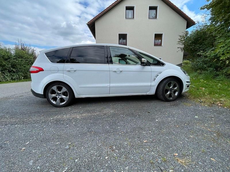 Gebraucht Ford S-MAX Individual 200 PS (147 kW) 2012 Braun Van / Kleinbus