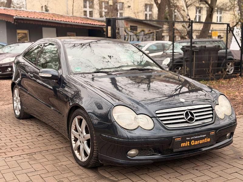 Gebraucht Mercedes C180 143 PS (105 kW) 2004 Blau Coupé