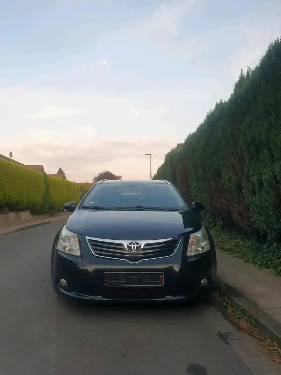 Gebraucht Toyota Avensis 150 PS (110 kW) 2011 Schwarz Kombi