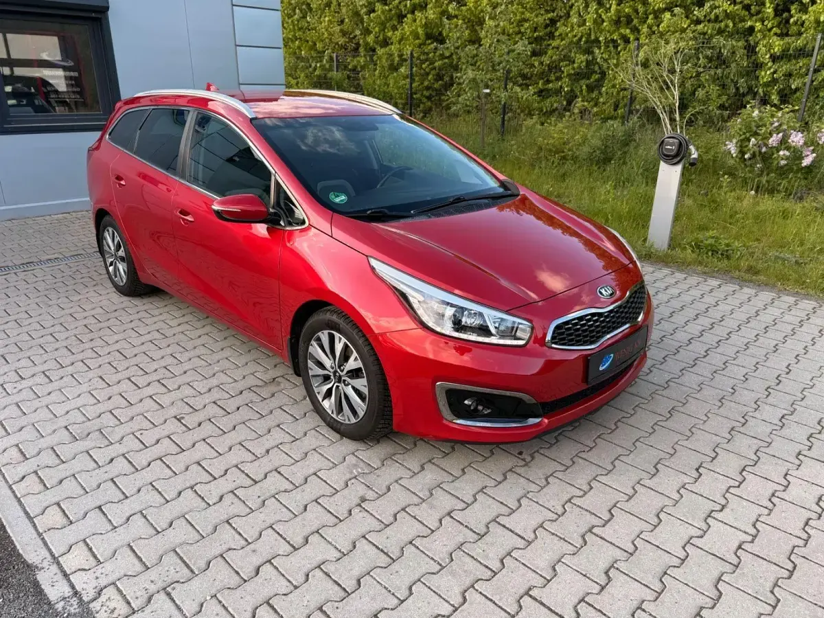 Używany Kia Ceed 135 KM (99 kW) 2018 Czerwony Hatchback