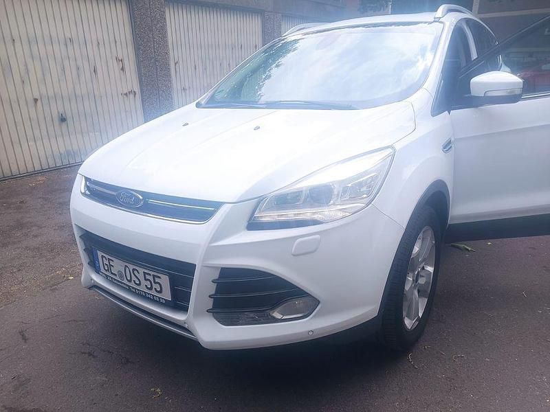 Gebraucht Ford Kuga 163 PS (119 kW) 2014 Weiß SUV