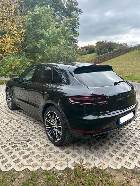Schwarz Gebraucht 2016 Porsche Macan GTS SUV | 42.500 € (Fairer Preis) - Bild 1/4
