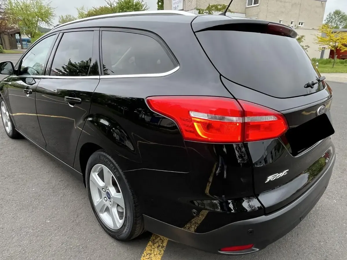 Używany Ford Focus Titanium 101 KM (74 kW) 2016 Czarny Kombi