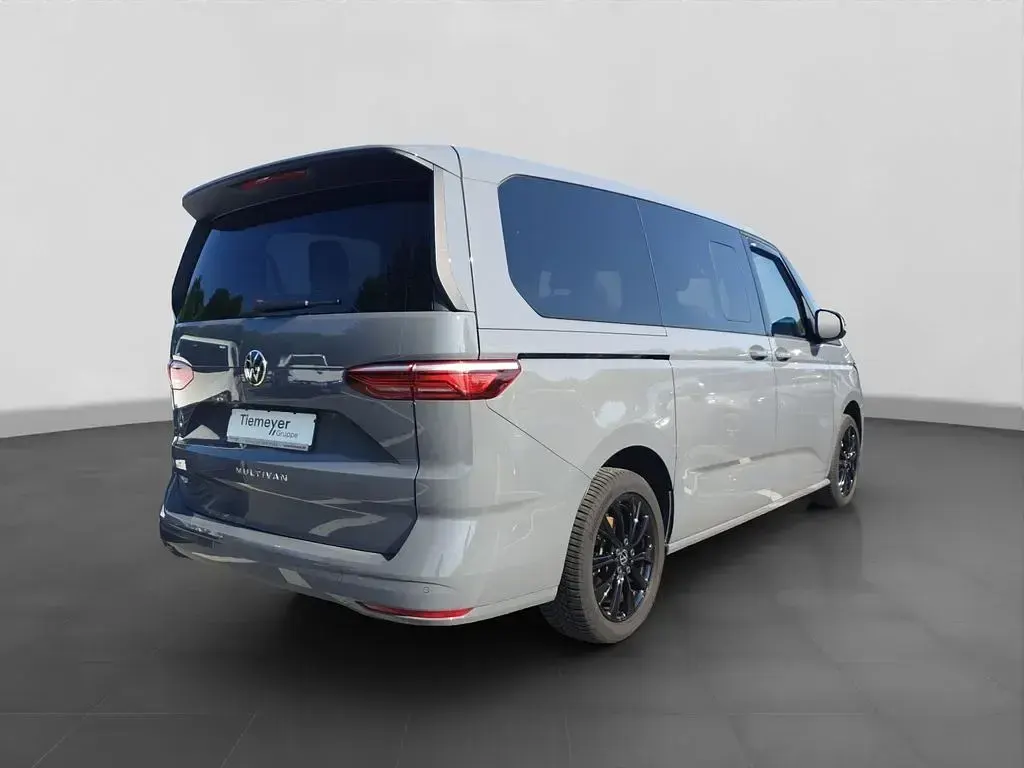Gebraucht VW Multivan Life 150 PS (110 kW) 2024 Grau Van / Kleinbus