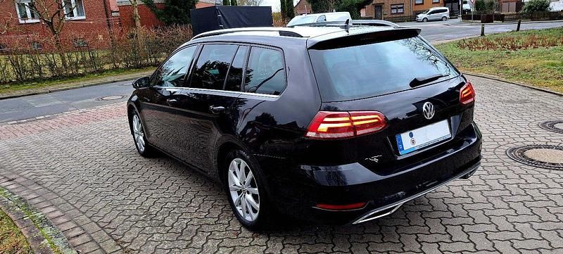 Gebraucht VW Golf VII Highline 150 PS (110 kW) 2019 Schwarz Kombi