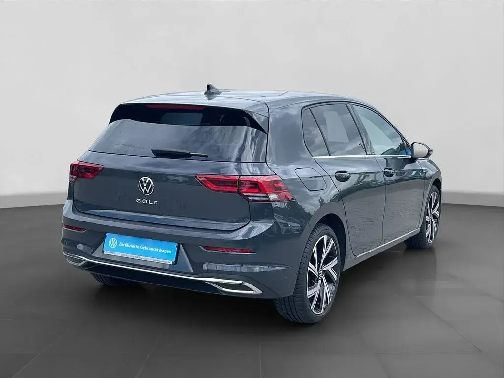 Gebraucht VW Golf VIII Style 190 PS (139 kW) 2024 Grau Limousine
