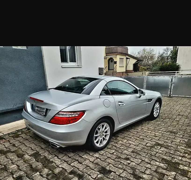 Second-hand Mercedes SLK200 184 CP (135 kW) 2012 Argintiu Cabrio