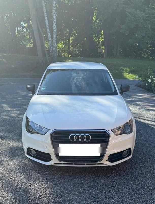 Weiß Gebraucht 2014 Audi A1 Ambition Kleinwagen | 10.750 € (Etwas zu teuer) - Bild 1/4