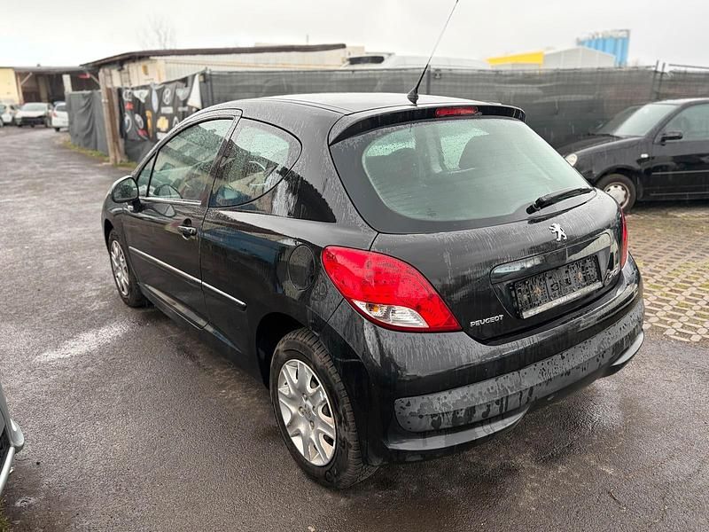 Gebraucht Peugeot 207 73 PS (53 kW) 2011 Schwarz Kleinwagen