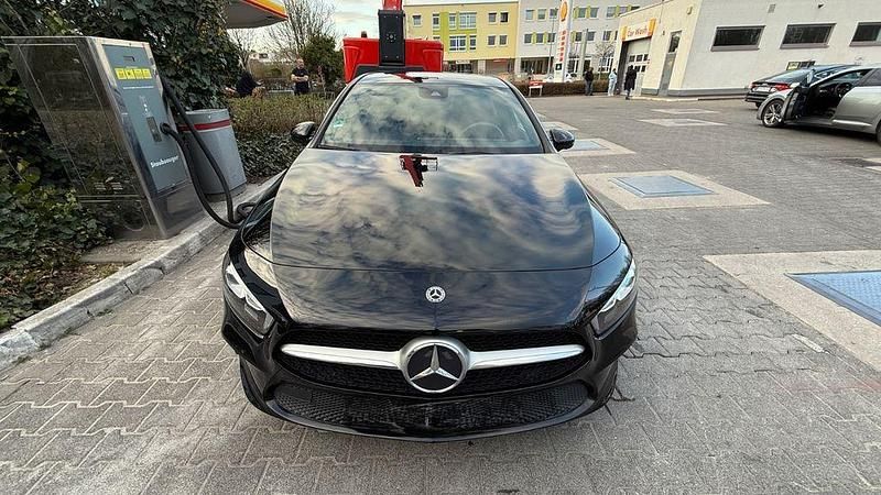 Gebraucht Mercedes A200 163 PS (119 kW) 2018 Schwarz Limousine