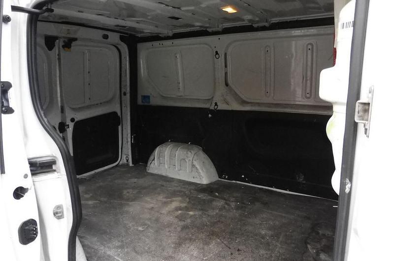 Second-hand Opel Vivaro 120 CP (88 kW) 2017 Alb Monovolum