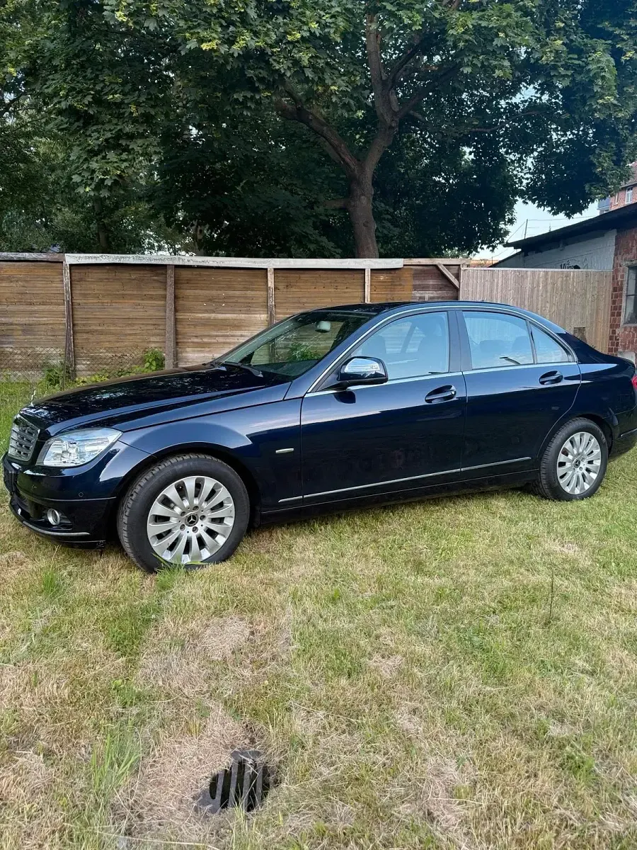 Gebraucht Mercedes C200 136 PS (100 kW) 2009 Blau Limousine