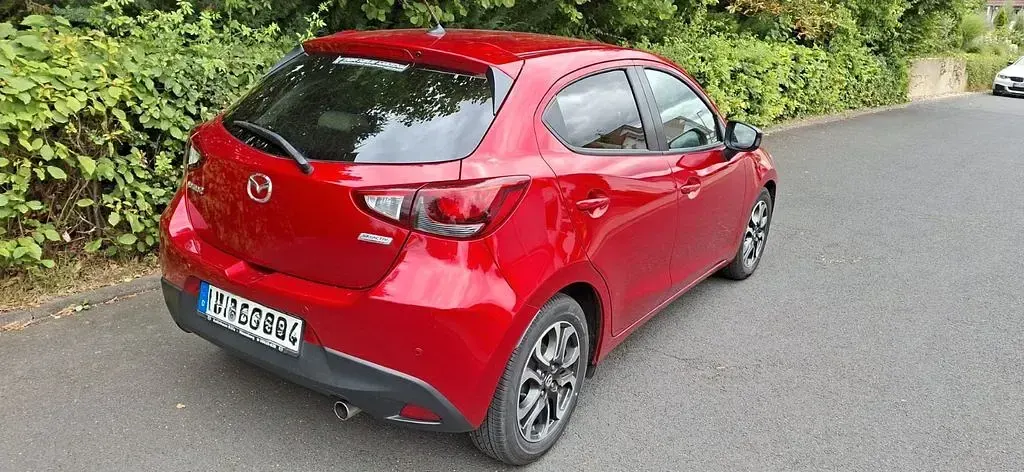 Gebraucht Mazda 2 Edition 90 PS (66 kW) 2015 Rot Limousine
