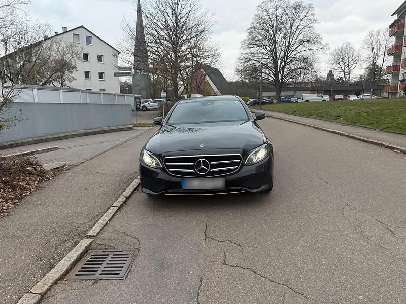 Gebraucht Mercedes E220 194 PS (142 kW) 2019 Schwarz Limousine