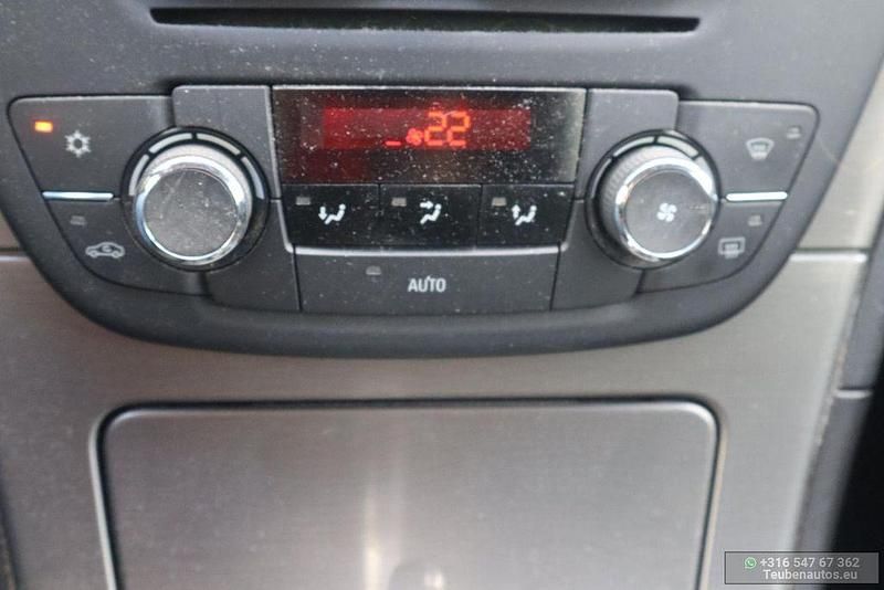 Gebraucht Opel Insignia Edition 140 PS (102 kW) 2010 Grau Limousine