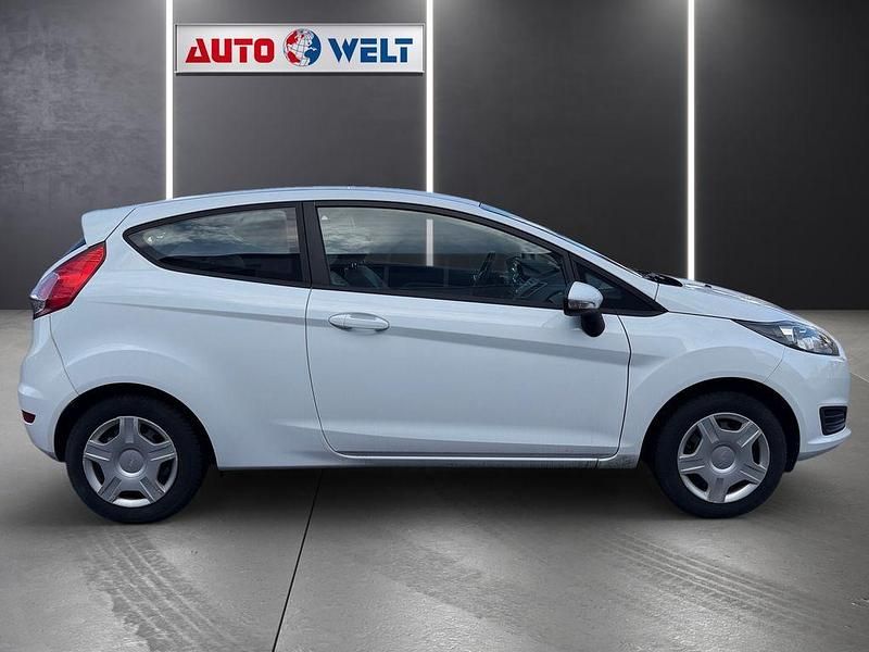 Gebraucht Ford Fiesta Trend 60 PS (44 kW) 2016 Weiß Kleinwagen