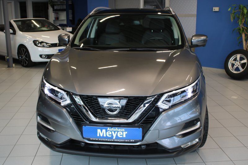Grau Gebraucht 2018 Nissan Qashqai Tekna SUV | 17.410 € (Fairer Preis) - Bild 1/4