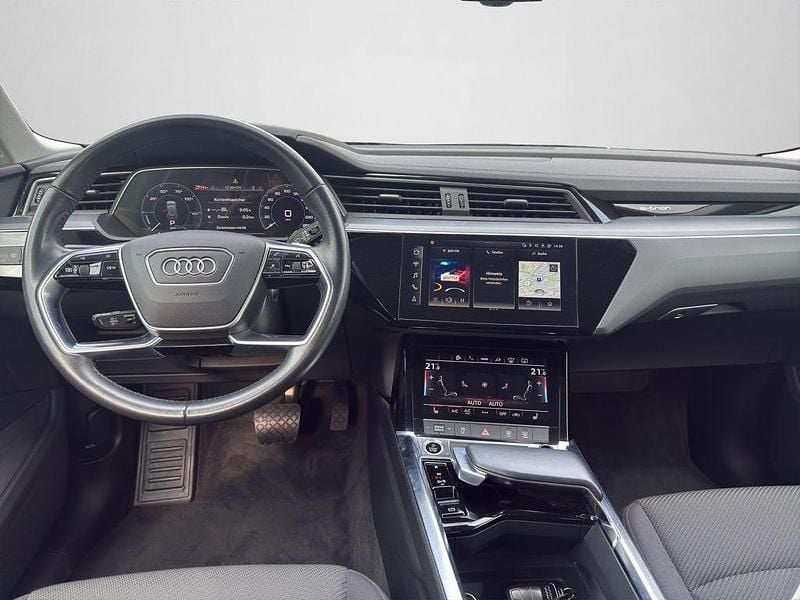 Gebraucht Audi e-tron Ambiente 230 kW (313 PS) 2020 Taifungrau metallic (metallic) SUV