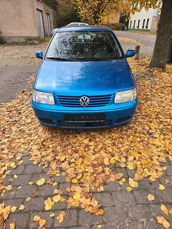 Blau Gebraucht 2000 VW Polo Limousine | 800 € (Guter Preis) - Bild 1/4