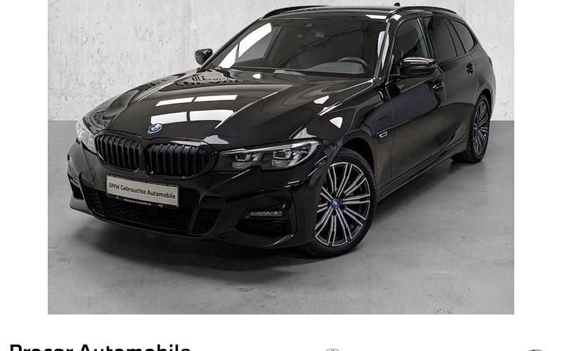 Saphirschwarz Gebraucht 2022 BMW 320e M Sport Kombi | 29.980 € (Fairer Preis) - Bild 1/4